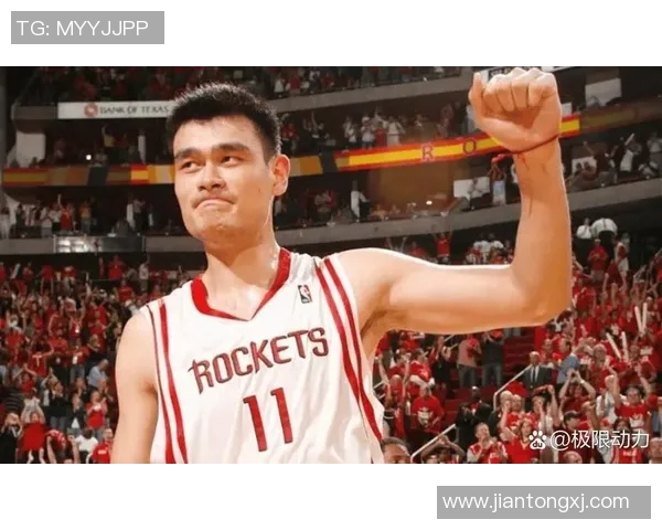 姚明在2004年火箭对决小牛的经典比赛回顾与精彩瞬间分析