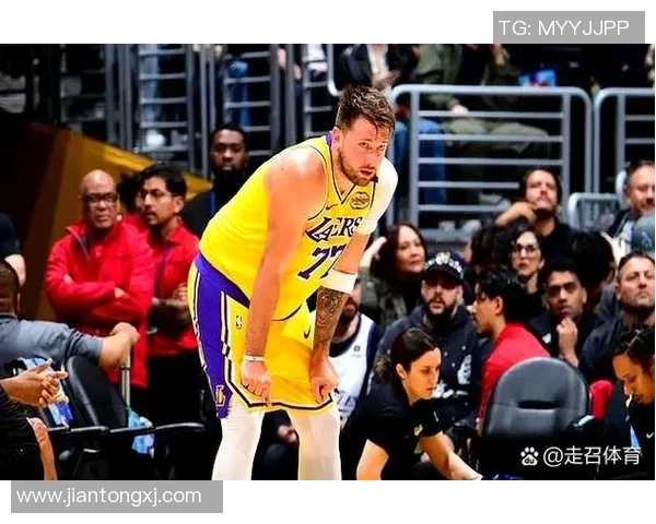 2016年11月24日勇士与湖人激战回顾球星表现与精彩瞬间全解析