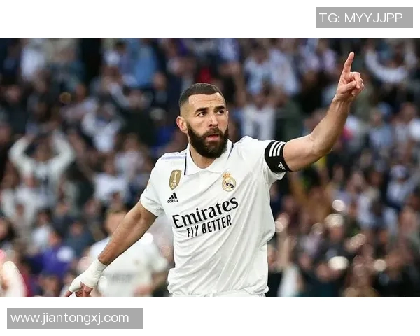 本泽马的传奇之路:从天才少年到足球巨星的辉煌历程 本泽马的传奇之路:从天才少年到足球巨星的辉煌历程