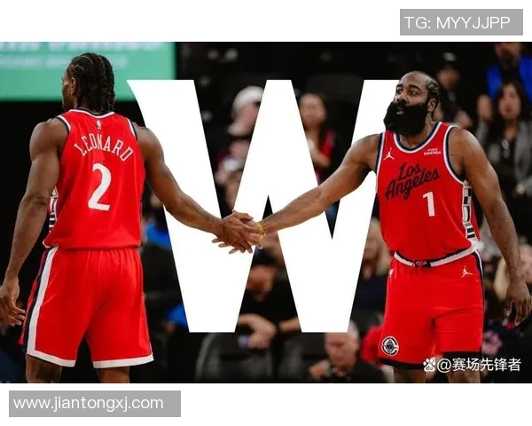 快船与湖人激战球馆内外球迷热情高涨共襄盛举