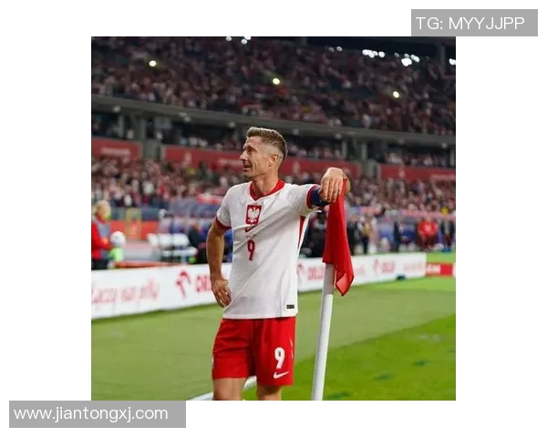 莱万状态火热欧冠赛场大放异彩射手榜领跑已成定局 莱万状态火热欧冠赛场大放异彩射手榜领跑已成定局