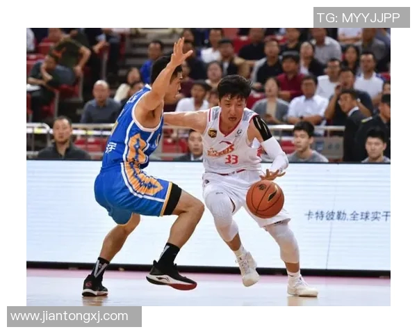 韩硕：从篮球场上的新星到职业生涯的辉煌之路探秘